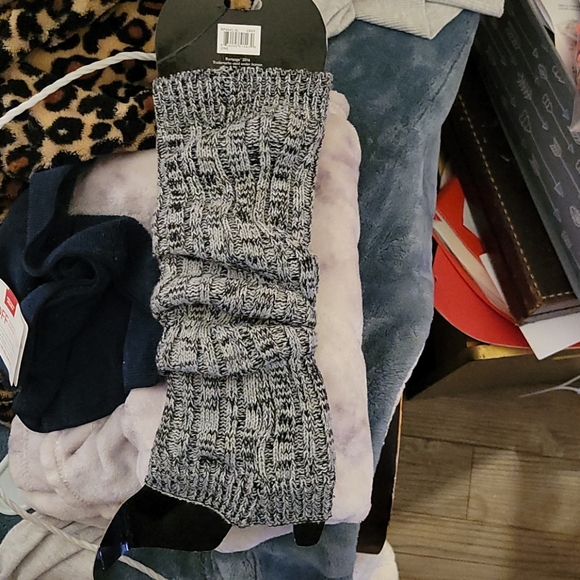 Free with purchase of $59 Rampage leg warmers - Picture 3 of 3